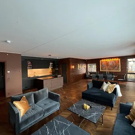 Pa Stranden, Midt I Apartamento